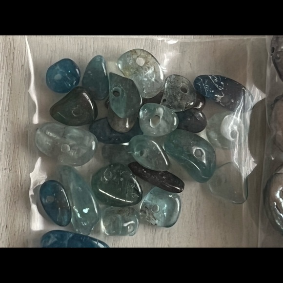 Assortment of gemstone, glass and pearl beads in blue shades - Picture 8 of 11